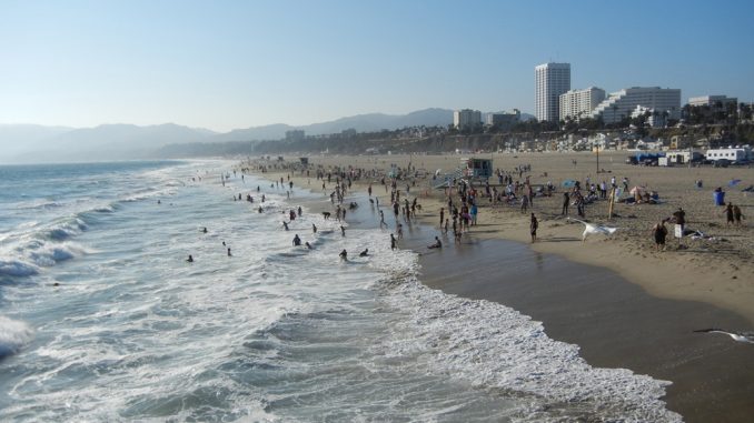 Spiaggia di Santa Monica a Los Angeles La spiaggia di Santa Monica, California, osservata dal pontile