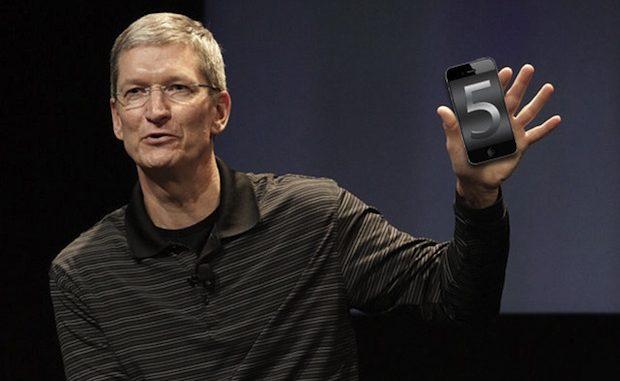 tim-cook-iphone-5